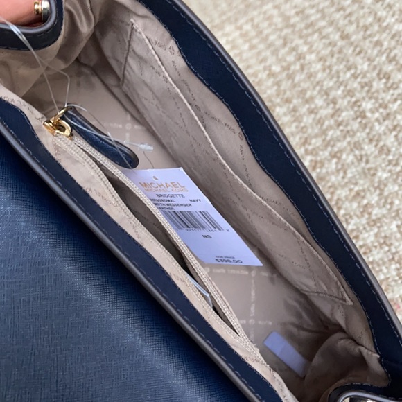 Michael Kors Bridgette MD TH Messenger Navy - Picture 9 of 16